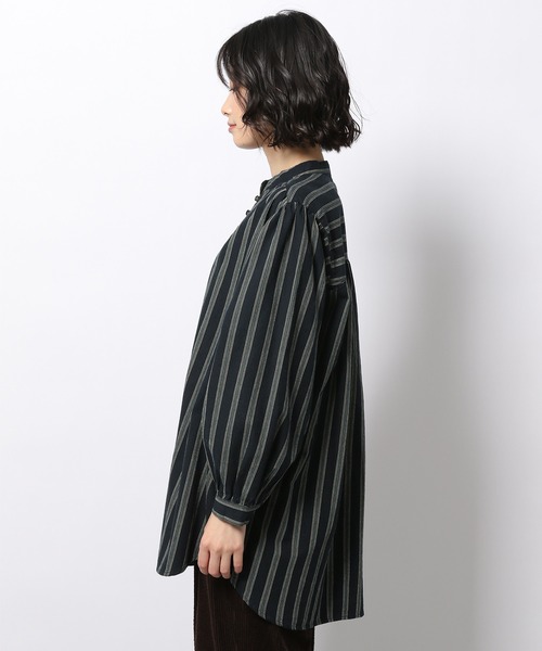 LAKOLE（ラコレ）の「アソートくるみボタンロングシャツ / LAKOLE（シャツ/ブラウス・レディース・ブラウン/ネイビー/オフホワイト・SMALL/MEDIUM）」の8枚目の写真