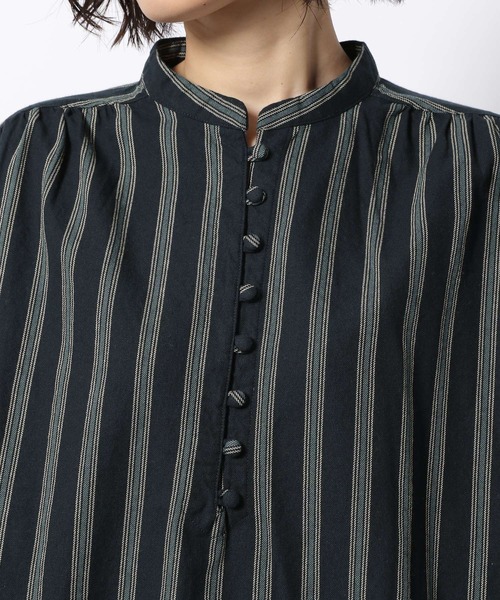 LAKOLE（ラコレ）の「アソートくるみボタンロングシャツ / LAKOLE（シャツ/ブラウス・レディース・ブラウン/ネイビー/オフホワイト・SMALL/MEDIUM）」の20枚目の写真