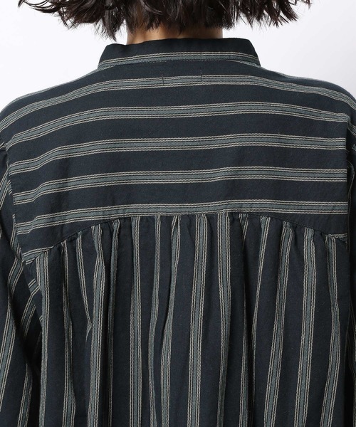 LAKOLE（ラコレ）の「アソートくるみボタンロングシャツ / LAKOLE（シャツ/ブラウス・レディース・ブラウン/ネイビー/オフホワイト・SMALL/MEDIUM）」の16枚目の写真