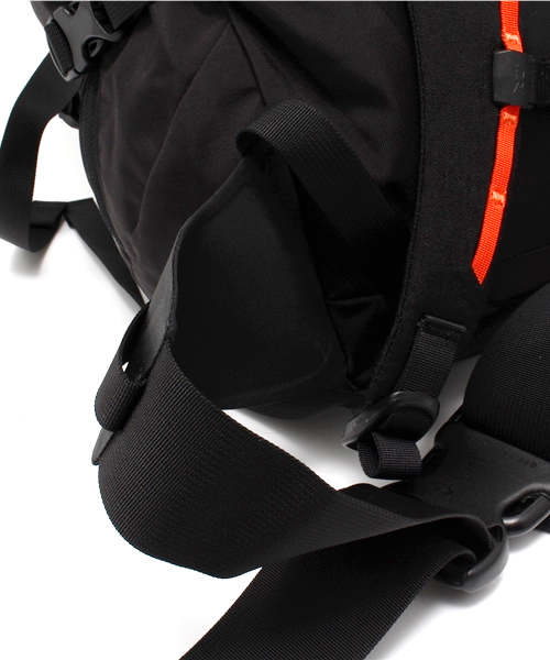 ARC'TERYX(アークテリクス)の「ARC'TERYX / KHAMSKI38(バックパック/リュック・メンズ・ブラック・37-46リッター)」の4枚目の写真