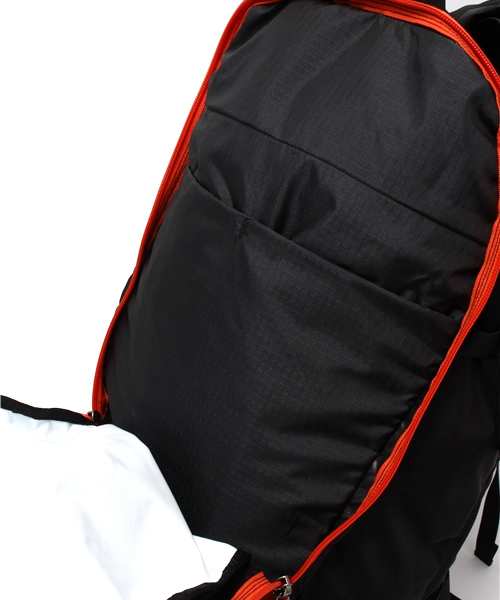 ARC'TERYX(アークテリクス)の「ARC'TERYX / KHAMSKI38(バックパック/リュック・メンズ・ブラック・37-46リッター)」の6枚目の写真