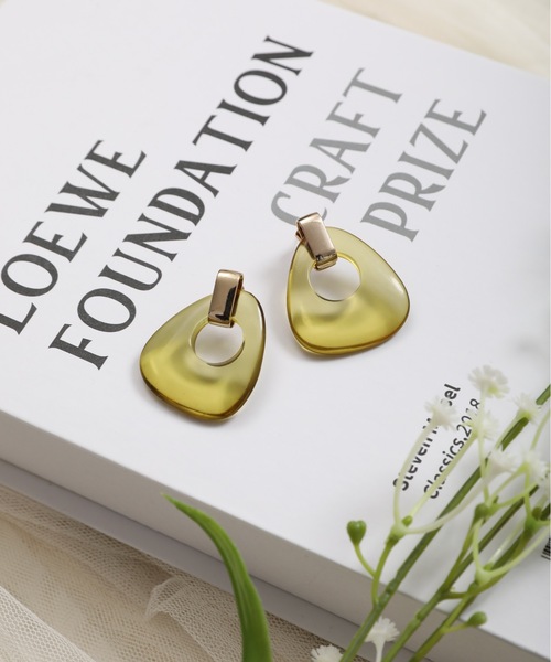 ap retro（アプレトロ）の「三角マーブルピアス【ZOZO限定アイテム】（ピアス（両耳用）・レディース・ブラウン/グレー/グリーン・FREE）」の3枚目の写真