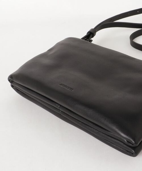 ALLSAINTS（オールセインツ）の「MILA LEATHER DOUBLE POUCH BAG | MILA レザー ダブル ポーチ バッグ（ショルダーバッグ・レディース・ブラック/ホワイト/その他・ONE SIZE）」の14枚目の写真