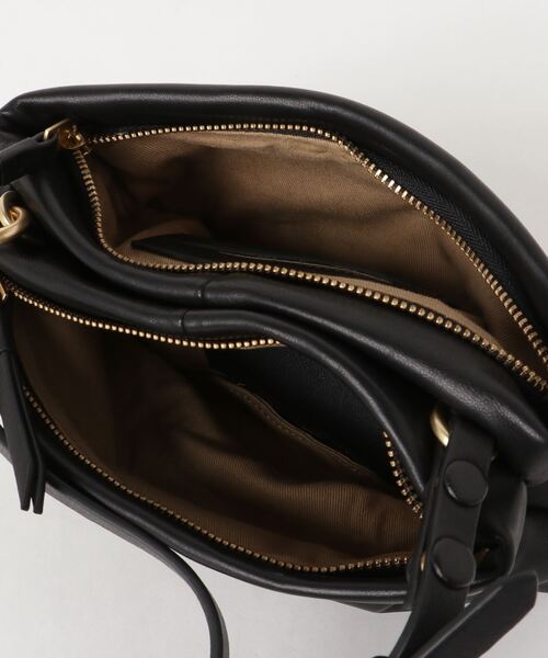 ALLSAINTS（オールセインツ）の「MILA LEATHER DOUBLE POUCH BAG | MILA レザー ダブル ポーチ バッグ（ショルダーバッグ・レディース・ブラック/ホワイト/その他・ONE SIZE）」の5枚目の写真