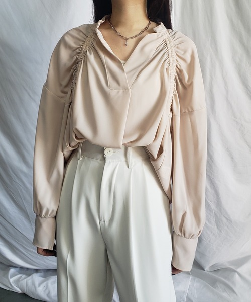 me+em select(ミームセレクト)の「シャーリングニュアンスブラウス(シャツ/ブラウス・レディース・ベージュ/ブルー・FREE)」の1枚目の写真