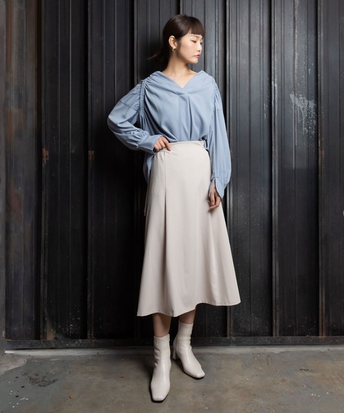 me+em select(ミームセレクト)の「シャーリングニュアンスブラウス(シャツ/ブラウス・レディース・ベージュ/ブルー・FREE)」の5枚目の写真