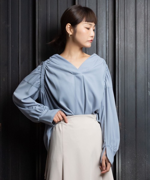 me+em select(ミームセレクト)の「シャーリングニュアンスブラウス(シャツ/ブラウス・レディース・ベージュ/ブルー・FREE)」の19枚目の写真