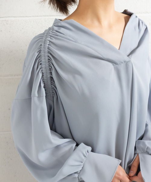 me+em select(ミームセレクト)の「シャーリングニュアンスブラウス(シャツ/ブラウス・レディース・ベージュ/ブルー・FREE)」の16枚目の写真