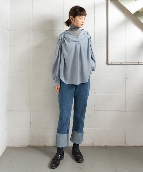 me+em select(ミームセレクト)の「シャーリングニュアンスブラウス(シャツ/ブラウス・レディース・ベージュ/ブルー・FREE)」の6枚目の写真
