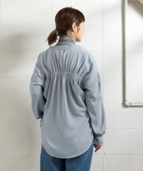 me+em select(ミームセレクト)の「シャーリングニュアンスブラウス(シャツ/ブラウス・レディース・ベージュ/ブルー・FREE)」の15枚目の写真