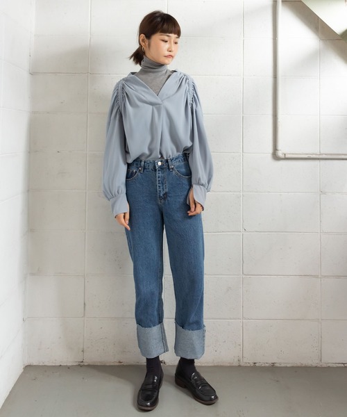 me+em select(ミームセレクト)の「シャーリングニュアンスブラウス(シャツ/ブラウス・レディース・ベージュ/ブルー・FREE)」の11枚目の写真