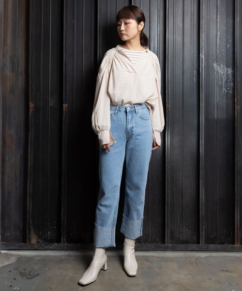 me+em select(ミームセレクト)の「シャーリングニュアンスブラウス(シャツ/ブラウス・レディース・ベージュ/ブルー・FREE)」の8枚目の写真