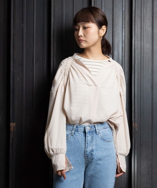 me+em select(ミームセレクト)の「シャーリングニュアンスブラウス(シャツ/ブラウス・レディース・ベージュ/ブルー・FREE)」の22枚目の写真