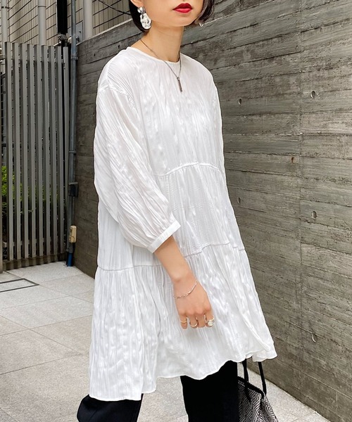 PAGEBOY(ページボーイ)の「バックリボンティアードブラウス(シャツ/ブラウス・レディース・オフホワイト/ブラック/グレイッシュベージュ・FREE)」の1枚目の写真