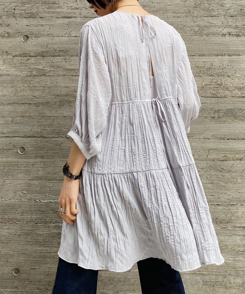 PAGEBOY(ページボーイ)の「バックリボンティアードブラウス(シャツ/ブラウス・レディース・オフホワイト/ブラック/グレイッシュベージュ・FREE)」の3枚目の写真