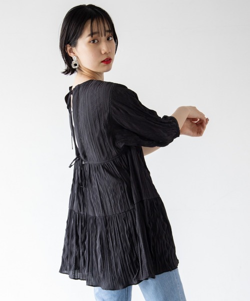 PAGEBOY(ページボーイ)の「バックリボンティアードブラウス(シャツ/ブラウス・レディース・オフホワイト/ブラック/グレイッシュベージュ・FREE)」の2枚目の写真