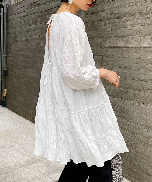 PAGEBOY(ページボーイ)の「バックリボンティアードブラウス(シャツ/ブラウス・レディース・オフホワイト/ブラック/グレイッシュベージュ・FREE)」の4枚目の写真