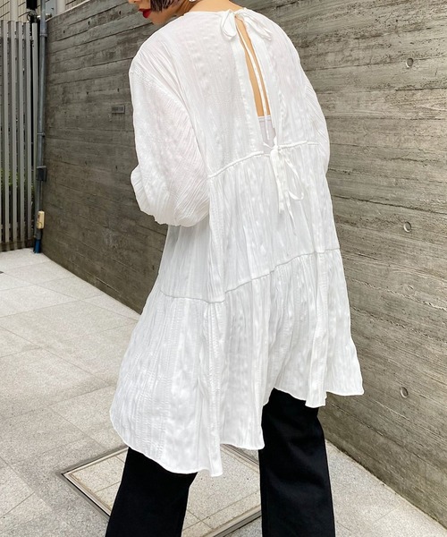 PAGEBOY(ページボーイ)の「バックリボンティアードブラウス(シャツ/ブラウス・レディース・オフホワイト/ブラック/グレイッシュベージュ・FREE)」の5枚目の写真