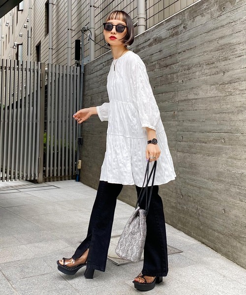 PAGEBOY(ページボーイ)の「バックリボンティアードブラウス(シャツ/ブラウス・レディース・オフホワイト/ブラック/グレイッシュベージュ・FREE)」の6枚目の写真