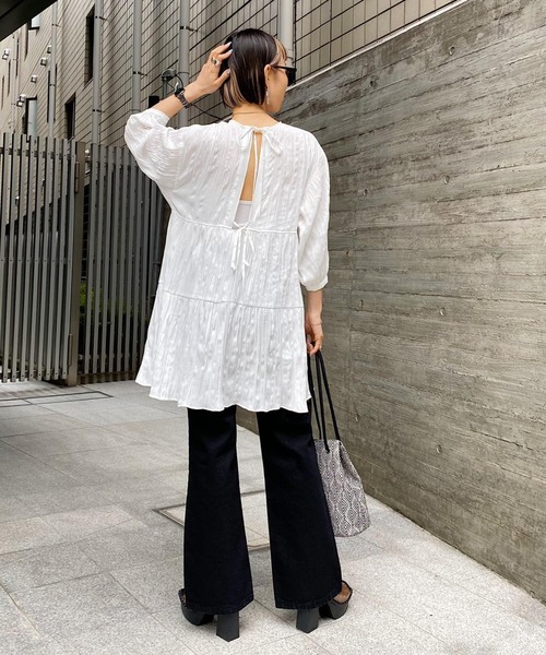 PAGEBOY(ページボーイ)の「バックリボンティアードブラウス(シャツ/ブラウス・レディース・オフホワイト/ブラック/グレイッシュベージュ・FREE)」の9枚目の写真