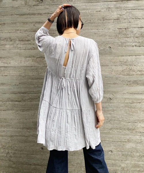 PAGEBOY(ページボーイ)の「バックリボンティアードブラウス(シャツ/ブラウス・レディース・オフホワイト/ブラック/グレイッシュベージュ・FREE)」の15枚目の写真