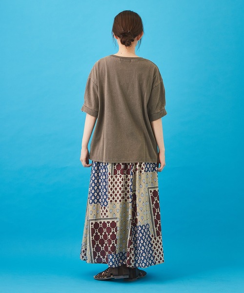 CUBE SUGAR（キューブシュガー）の「OE天竺 パウダー加工 袖タック Tシャツ（Tシャツ/カットソー・レディース・チャコールグレー/ホワイト/レッド・M）」の13枚目の写真