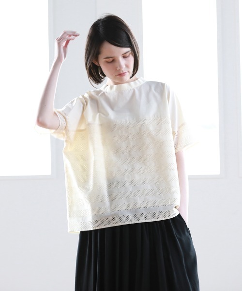 Pao de lo（パオデロ）の「【VOYAGE】【前後2WAY】タイプライターレース切替ブラウス（シャツ/ブラウス・レディース・ベージュ/ネイビー・9号）」の2枚目の写真