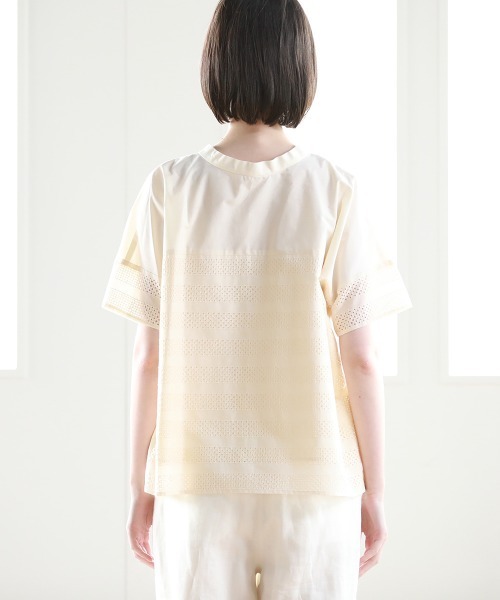Pao de lo（パオデロ）の「【VOYAGE】【前後2WAY】タイプライターレース切替ブラウス（シャツ/ブラウス・レディース・ベージュ/ネイビー・9号）」の5枚目の写真