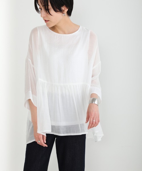 Bou Jeloud（ブージュルード）の「シアーギャザーフレアブラウス（シャツ/ブラウス・レディース・ベージュ/グレー/オフホワイト/サックスブルー・FREE）」の17枚目の写真