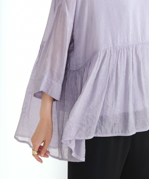 Bou Jeloud（ブージュルード）の「シアーギャザーフレアブラウス（シャツ/ブラウス・レディース・ベージュ/グレー/オフホワイト/サックスブルー・FREE）」の18枚目の写真