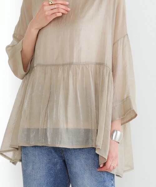 Bou Jeloud（ブージュルード）の「シアーギャザーフレアブラウス（シャツ/ブラウス・レディース・ベージュ/グレー/オフホワイト/サックスブルー・FREE）」の8枚目の写真