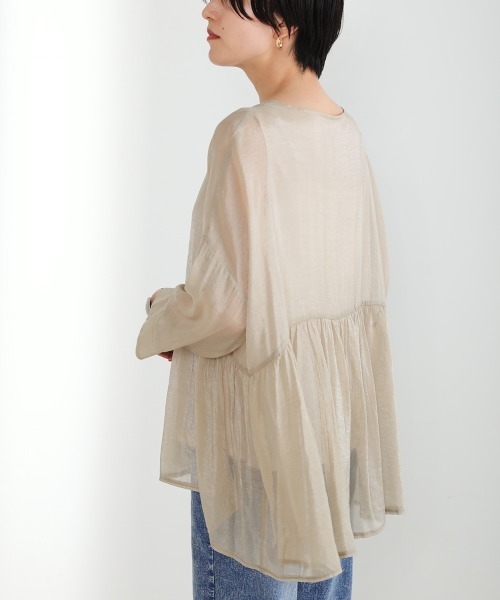 Bou Jeloud（ブージュルード）の「シアーギャザーフレアブラウス（シャツ/ブラウス・レディース・ベージュ/グレー/オフホワイト/サックスブルー・FREE）」の16枚目の写真