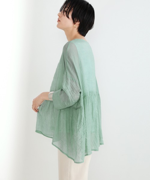 Bou Jeloud（ブージュルード）の「シアーギャザーフレアブラウス（シャツ/ブラウス・レディース・ベージュ/グレー/オフホワイト/サックスブルー・FREE）」の7枚目の写真