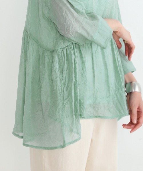 Bou Jeloud（ブージュルード）の「シアーギャザーフレアブラウス（シャツ/ブラウス・レディース・ベージュ/グレー/オフホワイト/サックスブルー・FREE）」の9枚目の写真