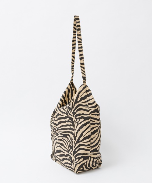 Omekashi（オメカシ）の「ゼブラトートバッグ（トートバッグ・レディース・オフホワイト/ベージュ・ONE SIZE）」の8枚目の写真
