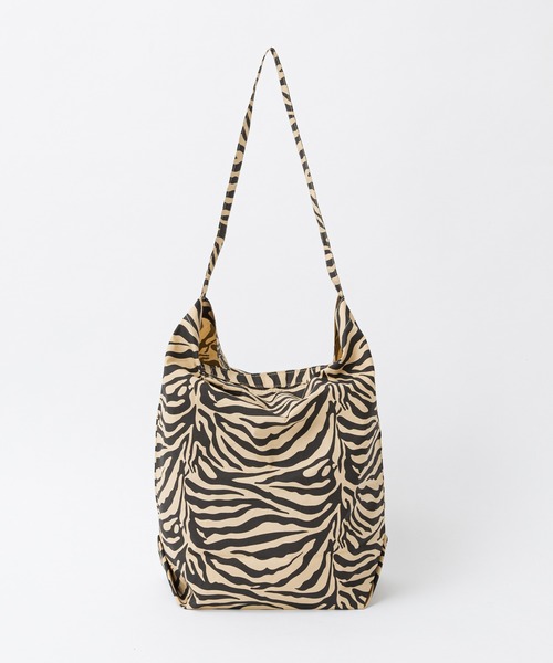 Omekashi（オメカシ）の「ゼブラトートバッグ（トートバッグ・レディース・オフホワイト/ベージュ・ONE SIZE）」の7枚目の写真