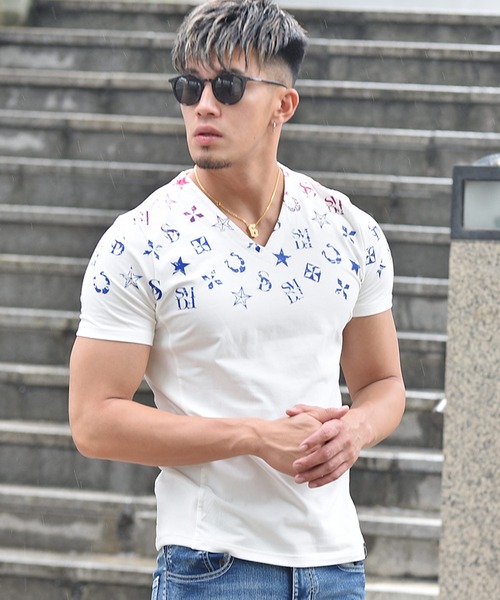 SOMEDIFF(サムディフ)の「【SOMEDIFF】グラデーション総柄プリントVネック半袖Tシャツ(Tシャツ/カットソー・メンズ・ブラック/ホワイト・XXL/M/L/XL)」の1枚目の写真