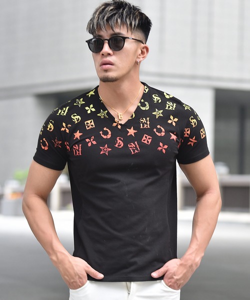 SOMEDIFF(サムディフ)の「【SOMEDIFF】グラデーション総柄プリントVネック半袖Tシャツ(Tシャツ/カットソー・メンズ・ブラック/ホワイト・XXL/M/L/XL)」の8枚目の写真