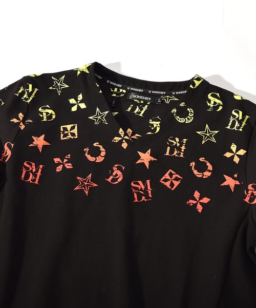 SOMEDIFF(サムディフ)の「【SOMEDIFF】グラデーション総柄プリントVネック半袖Tシャツ(Tシャツ/カットソー・メンズ・ブラック/ホワイト・XXL/M/L/XL)」の10枚目の写真
