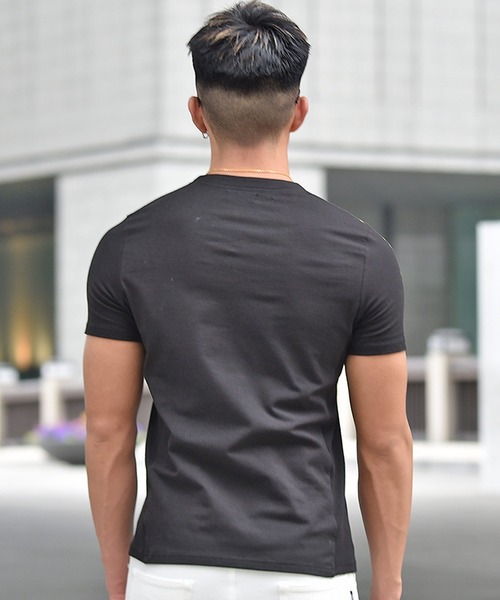 SOMEDIFF(サムディフ)の「【SOMEDIFF】グラデーション総柄プリントVネック半袖Tシャツ(Tシャツ/カットソー・メンズ・ブラック/ホワイト・XXL/M/L/XL)」の13枚目の写真