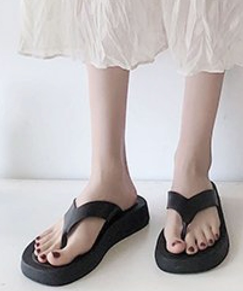 meJane（ミージェーン）の「ゴムソールトングサンダル【ZOZOTOWN限定】（サンダル・レディース・ホワイト/ブラック・S/M/L）」の2枚目の写真