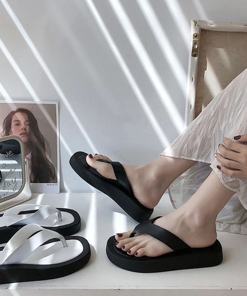 meJane（ミージェーン）の「ゴムソールトングサンダル【ZOZOTOWN限定】（サンダル・レディース・ホワイト/ブラック・S/M/L）」の6枚目の写真