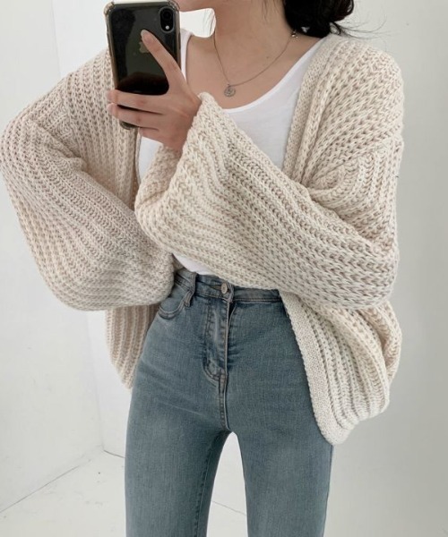 ABITOKYO(アビトーキョー)の「ボリュウームスリーブローゲージカーディガン(カーディガン/ボレロ・レディース・ブラック/ベージュ/グレー/アイボリー・FREE)」の5枚目の写真