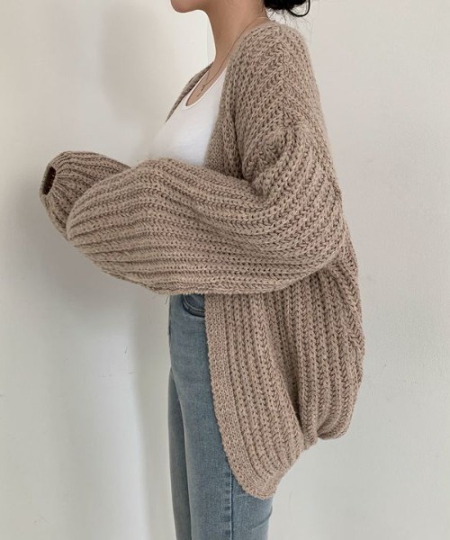 ABITOKYO(アビトーキョー)の「ボリュウームスリーブローゲージカーディガン(カーディガン/ボレロ・レディース・ブラック/ベージュ/グレー/アイボリー・FREE)」の10枚目の写真