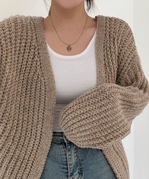 ABITOKYO(アビトーキョー)の「ボリュウームスリーブローゲージカーディガン(カーディガン/ボレロ・レディース・ブラック/ベージュ/グレー/アイボリー・FREE)」の16枚目の写真