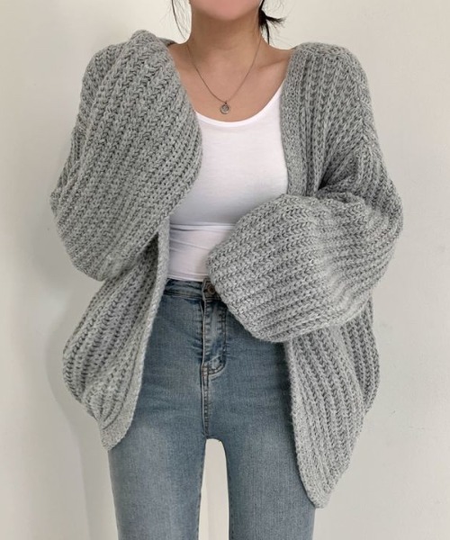 ABITOKYO(アビトーキョー)の「ボリュウームスリーブローゲージカーディガン(カーディガン/ボレロ・レディース・ブラック/ベージュ/グレー/アイボリー・FREE)」の6枚目の写真