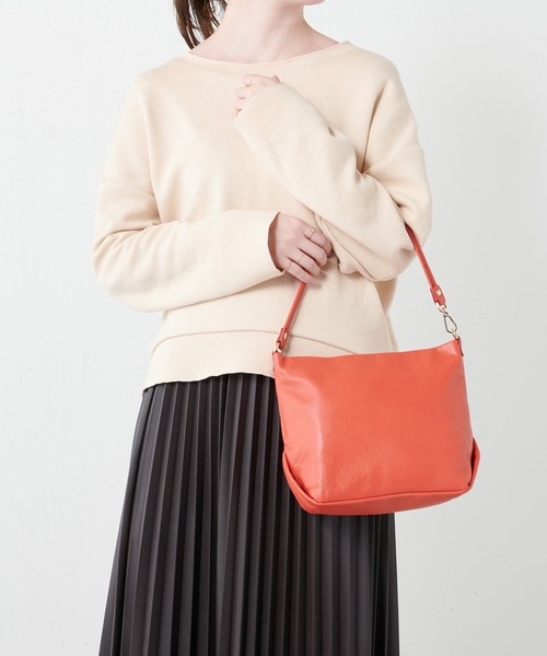 russet（ラシット）の「ソフトレザーワンショルダーバッグ(CE-111)（ショルダーバッグ・レディース・レッド/ライトグレー/ブラウン/ブラック・FREE）」の4枚目の写真