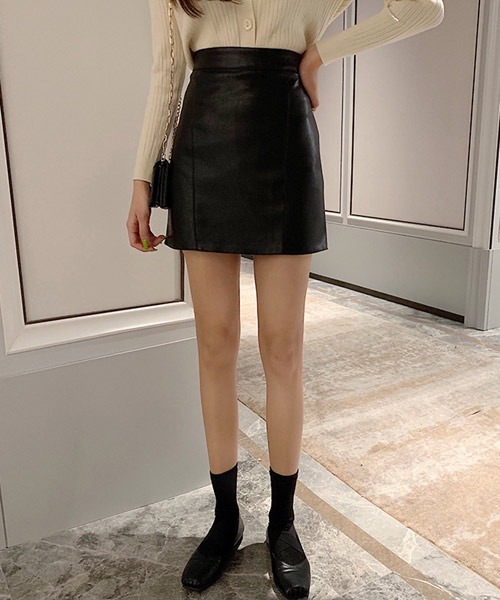 urge:(アージコロン )の「【URGE:】 合成皮革 ミニスカート(スカート・レディース・ブラック・SMALL/MEDIUM/X-LARGE/LARGE)」の2枚目の写真