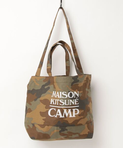 Maison Kitsune（メゾンキツネ）の「Camp Print Camo Shoulder Tote