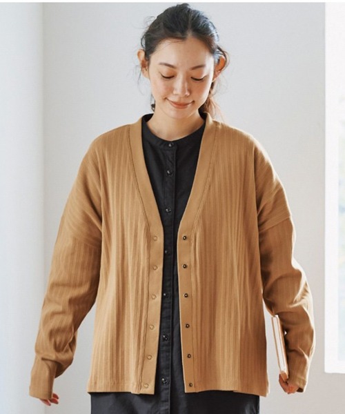 and myera(アンド マイラ)の「and myera 四角いしっかりリブカーディガン(カーディガン/ボレロ・レディース・ブラック/ベージュ・X-LARGE/MEDIUM/LARGE)」の2枚目の写真